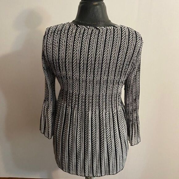 Nicola Vintage Pleated Black, White tunic, size Medium - Picture 2 of 3